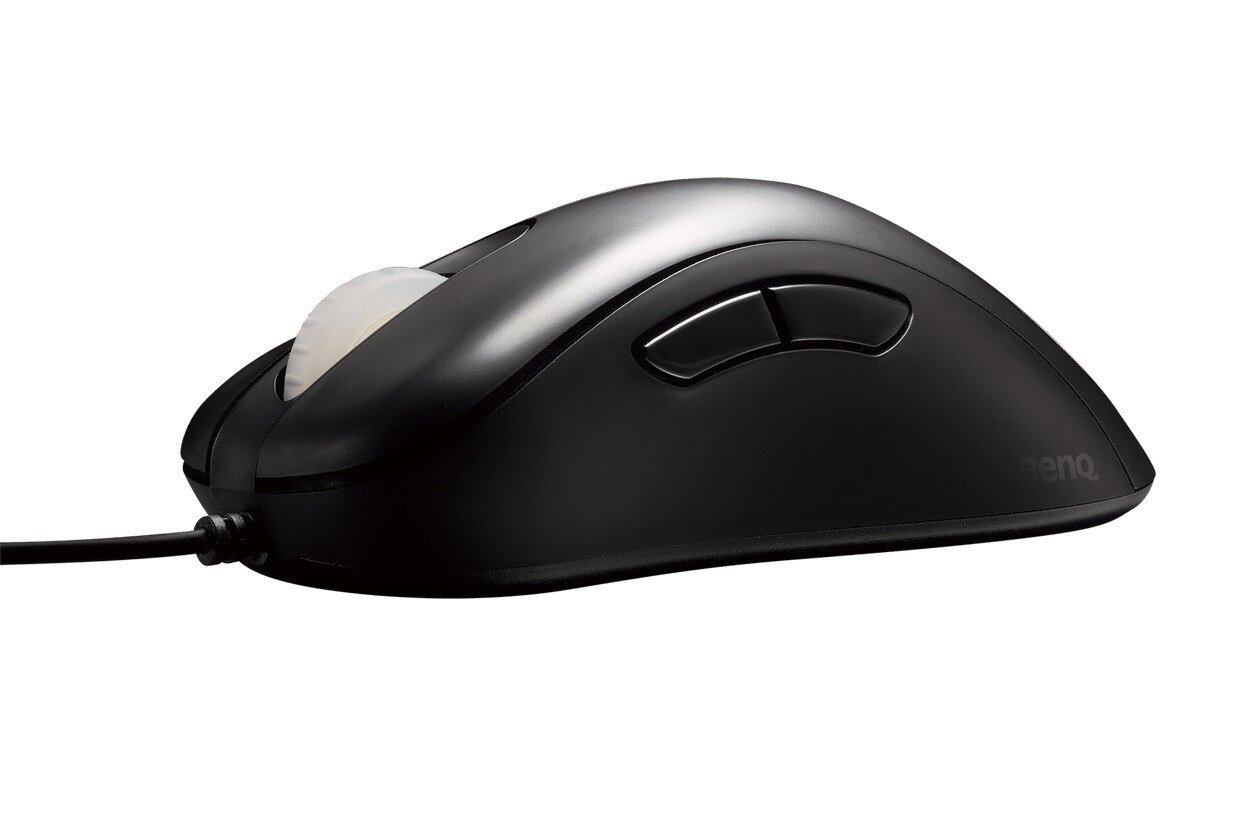 Logitech G Pro Wireless Mouse in comparison with Corsair Dark Core RGB SE