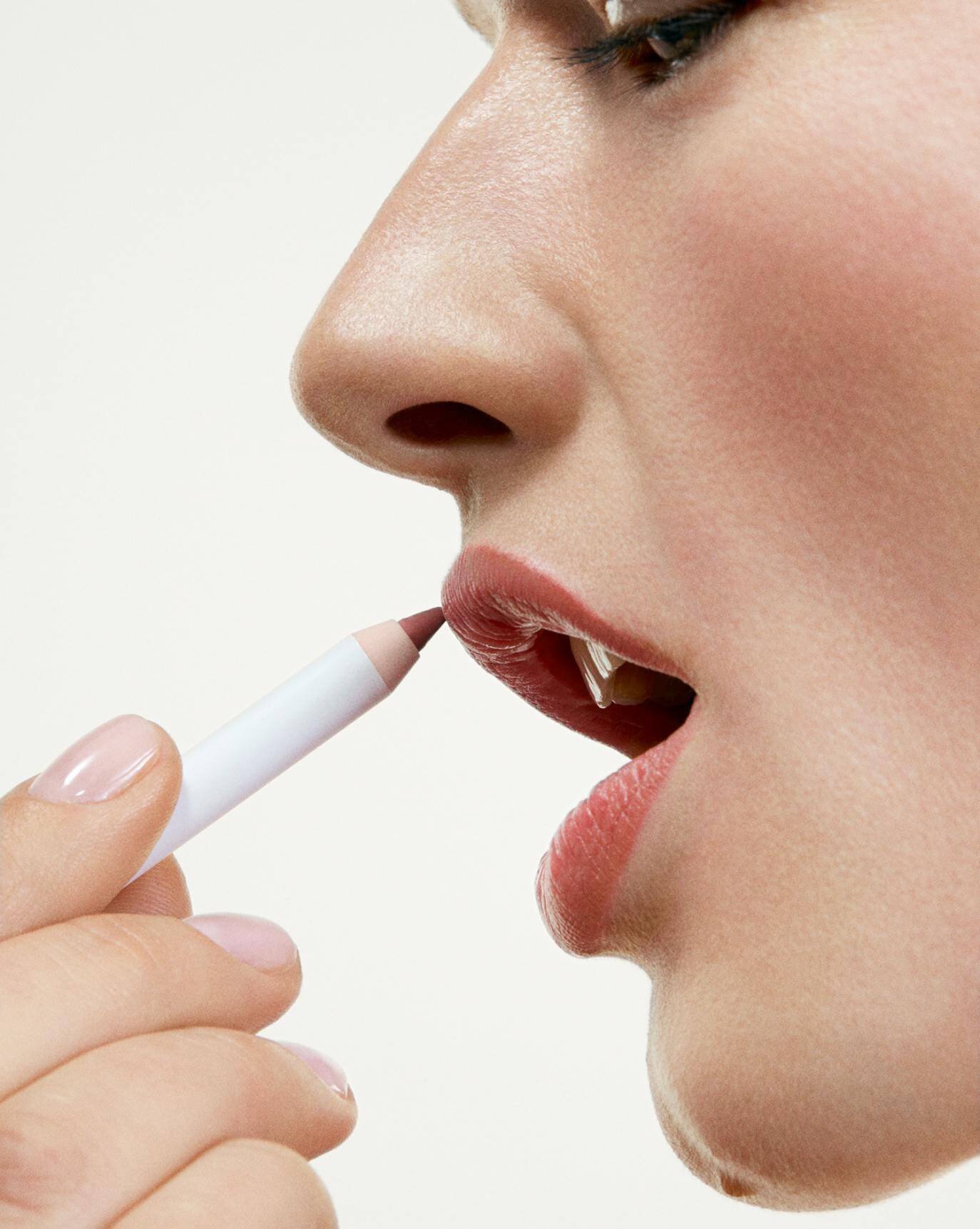 Buy Glossier Lip Line Enhancing Pencil - Graze online in Pakistan ...